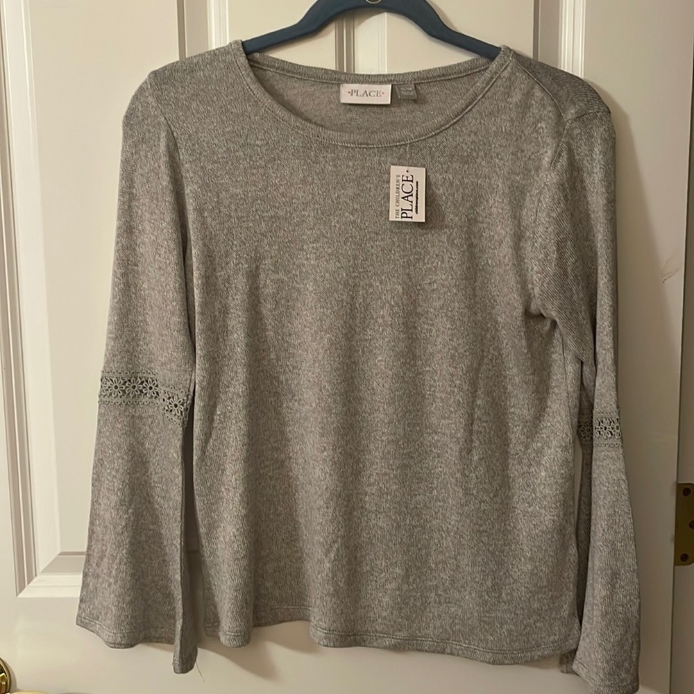 Size 14 gray super cute top.